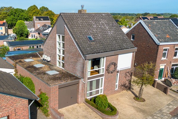 Photo - For sale: UNIQUE OPPORTUNITY! DETACHED, ABUNDANT SPACE. SCHEDULE YOUR VIEWING!
